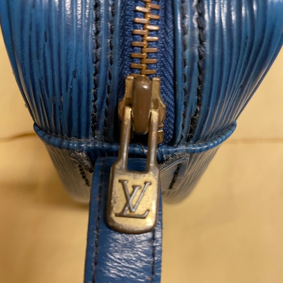 Auth Louis Vuitton Jeune Fille - Picture 9 of 16